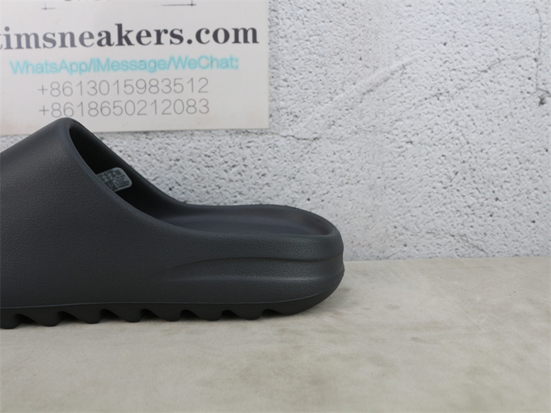 Free Shipping Yeezy Slide Onyx HQ6448